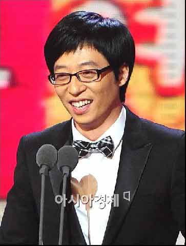 ยู แจซุก คว้าสุดยอดพิธีกรรางวัล SBS Entertainment Awards