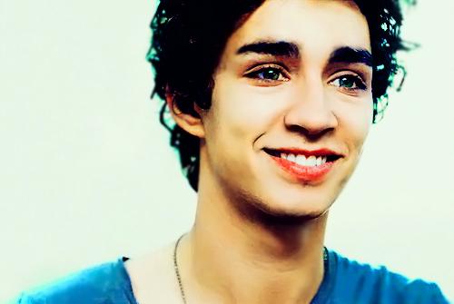 Robert Sheehan