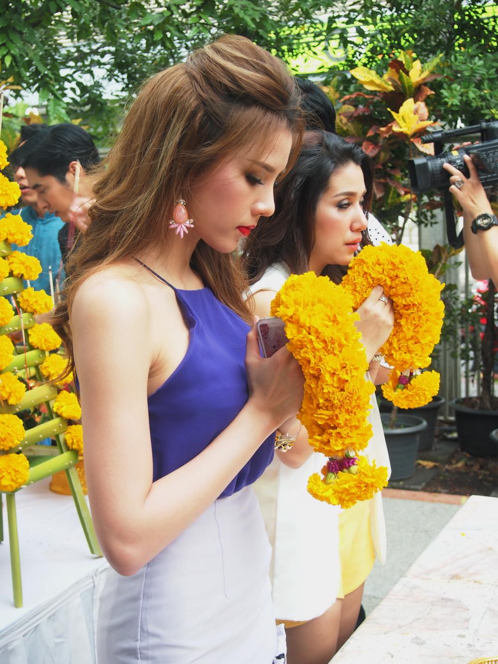 กุหลาบเล่นไฟ