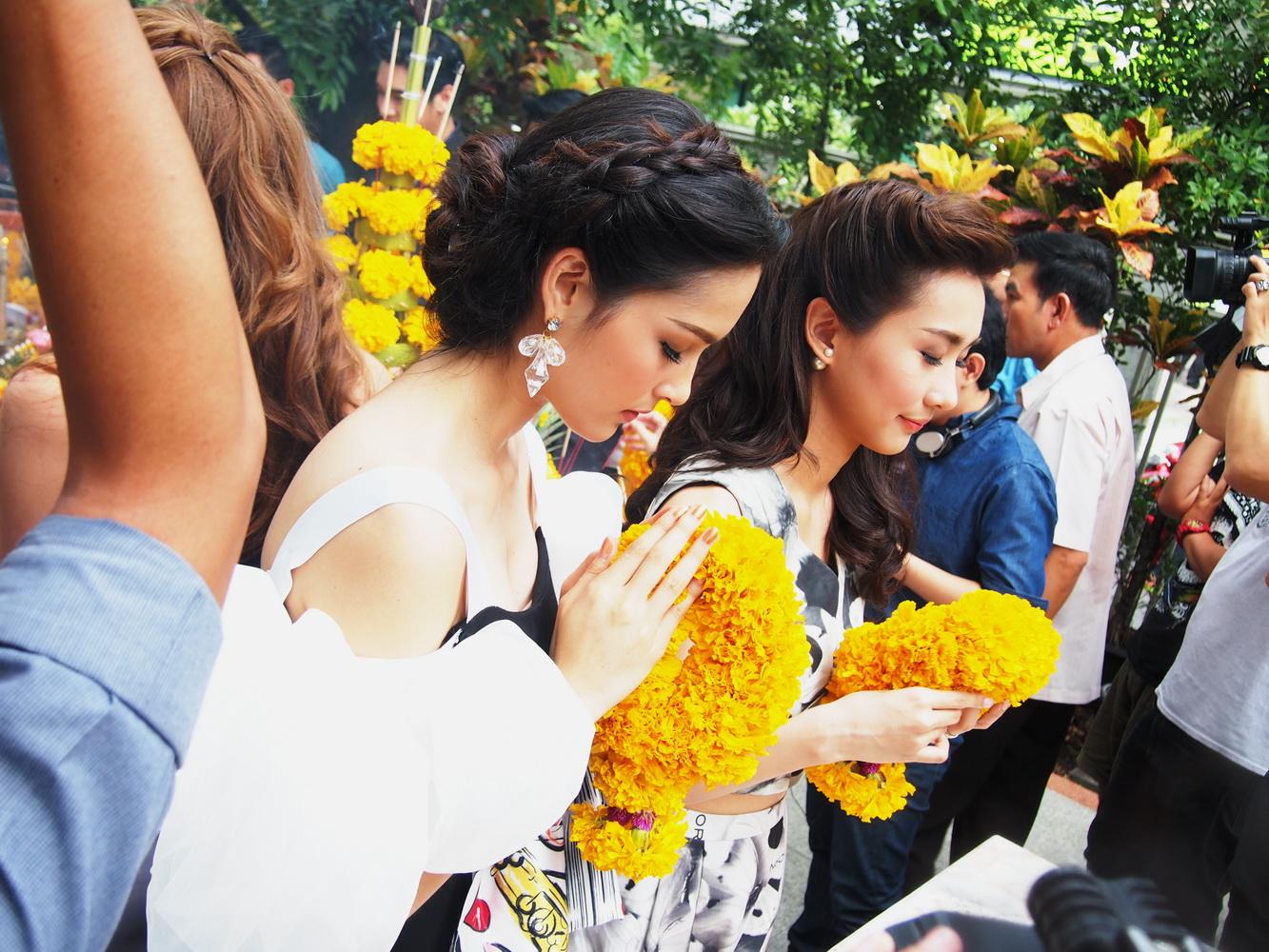 กุหลาบเล่นไฟ