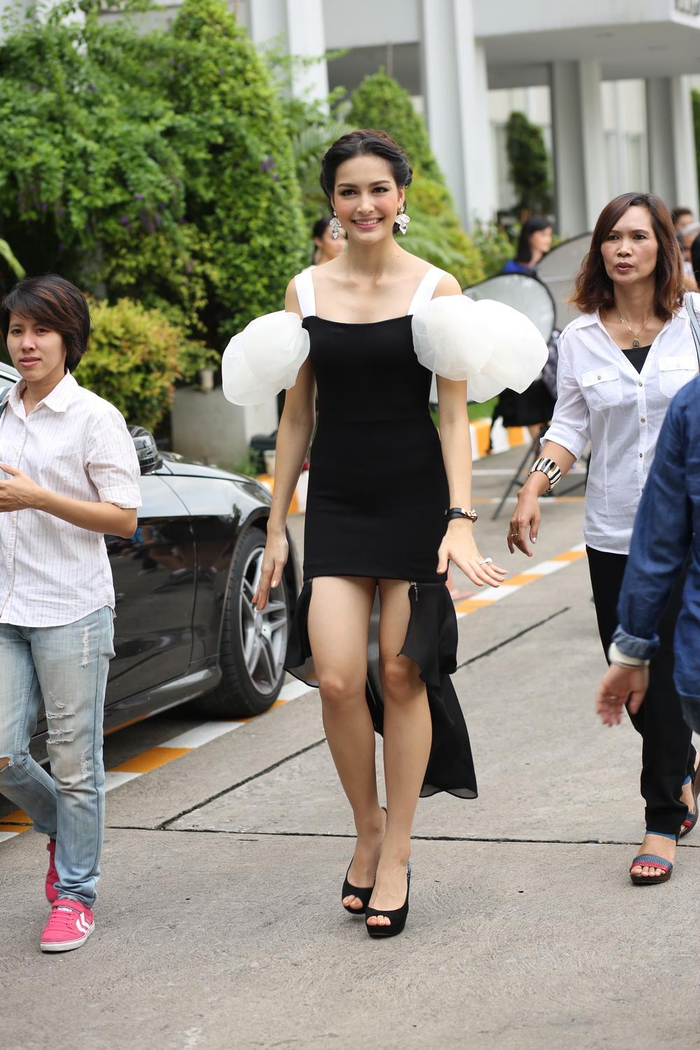 กุหลาบเล่นไฟ