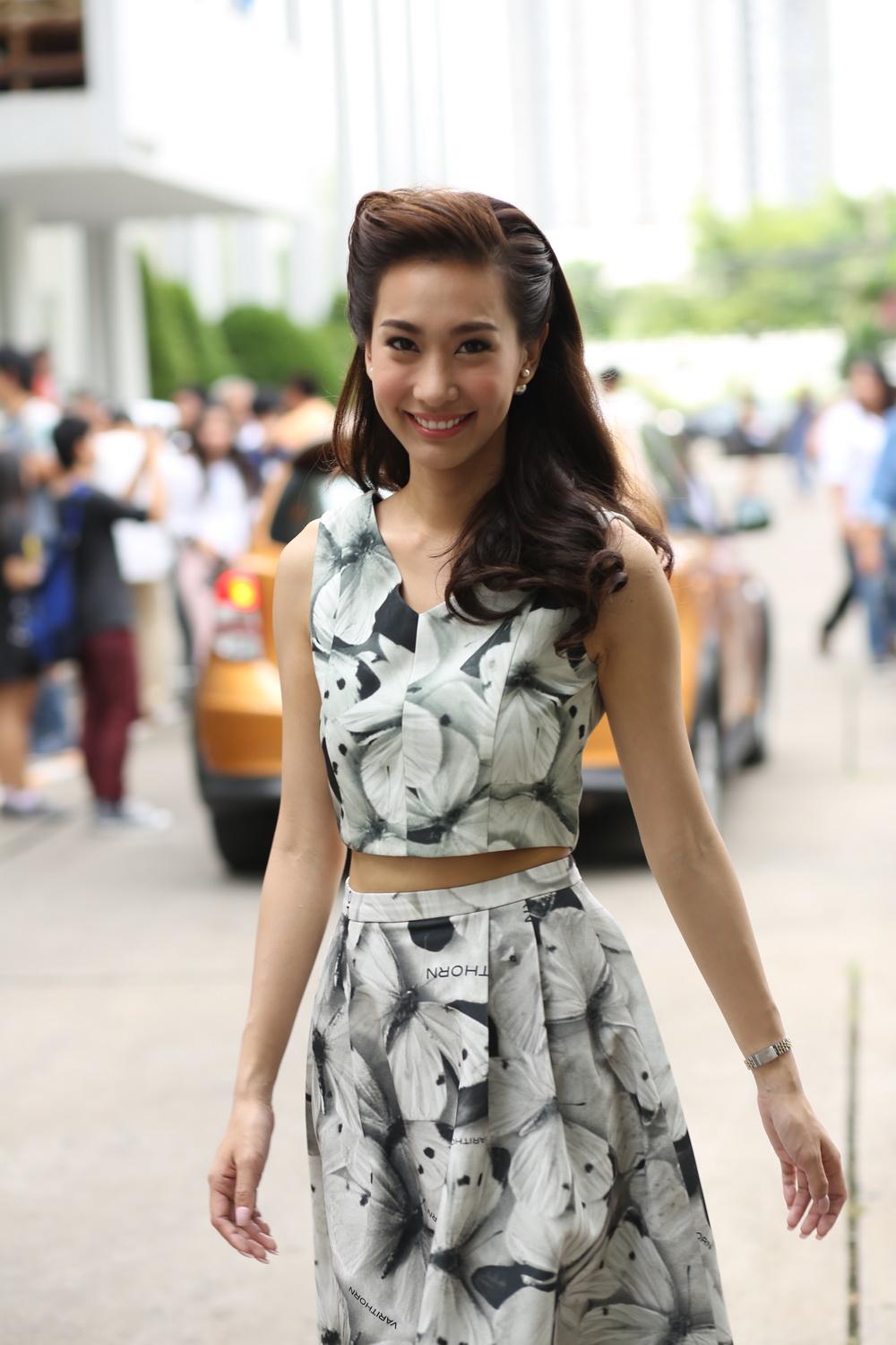 กุหลาบเล่นไฟ