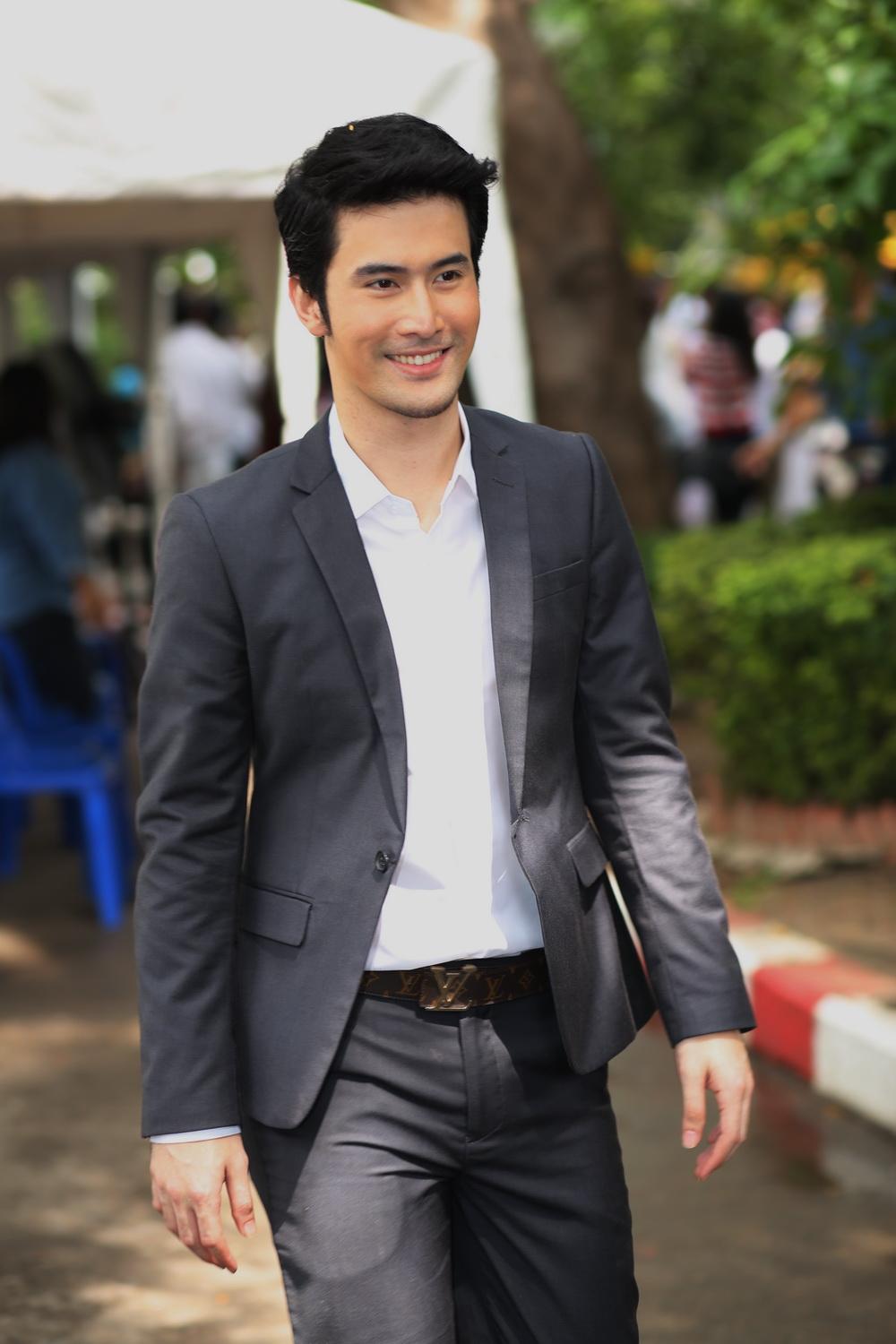 กุหลาบเล่นไฟ