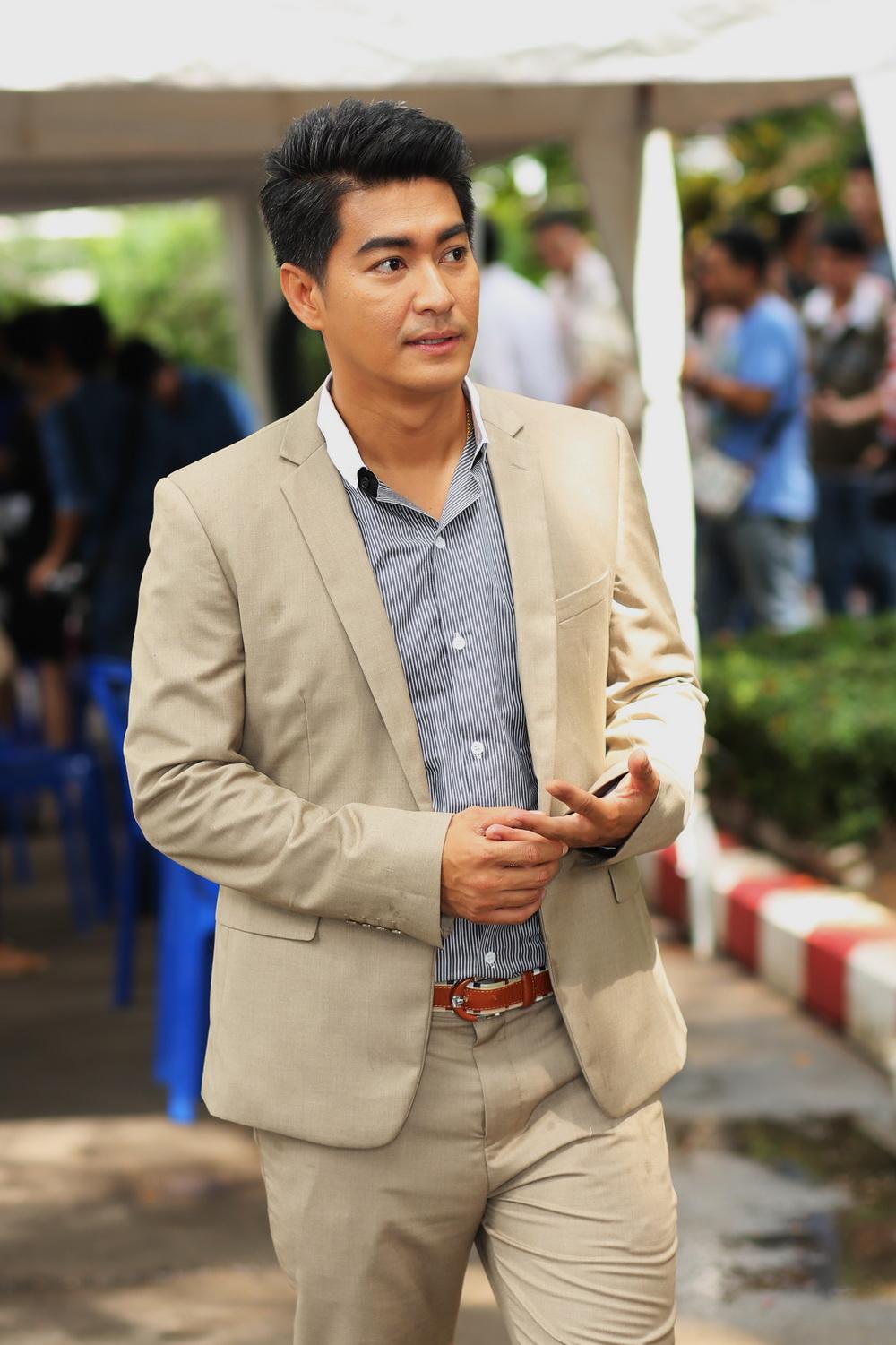 กุหลาบเล่นไฟ