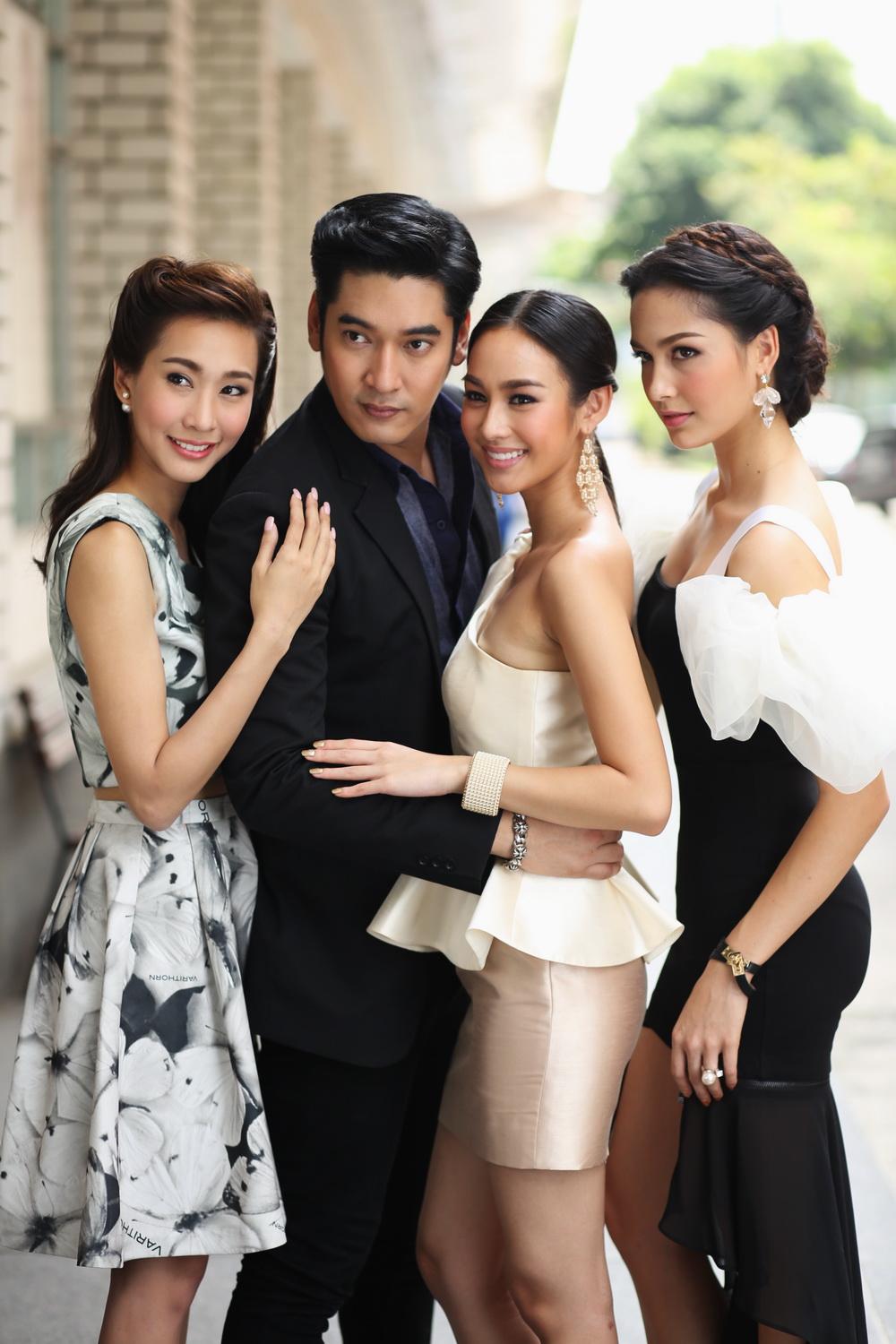 กุหลาบเล่นไฟ