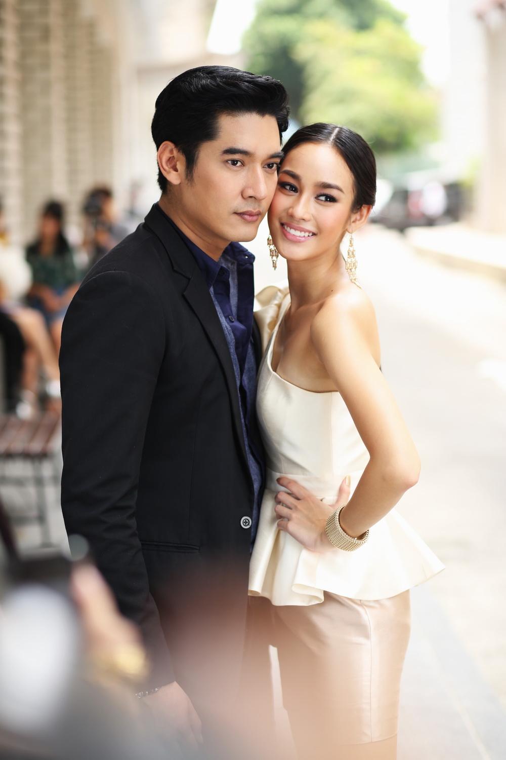 กุหลาบเล่นไฟ