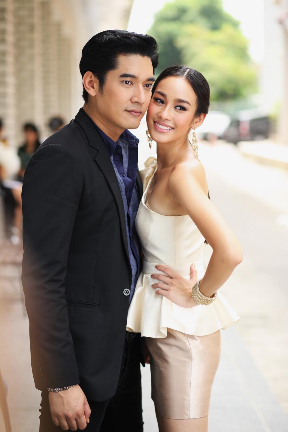 กุหลาบเล่นไฟ