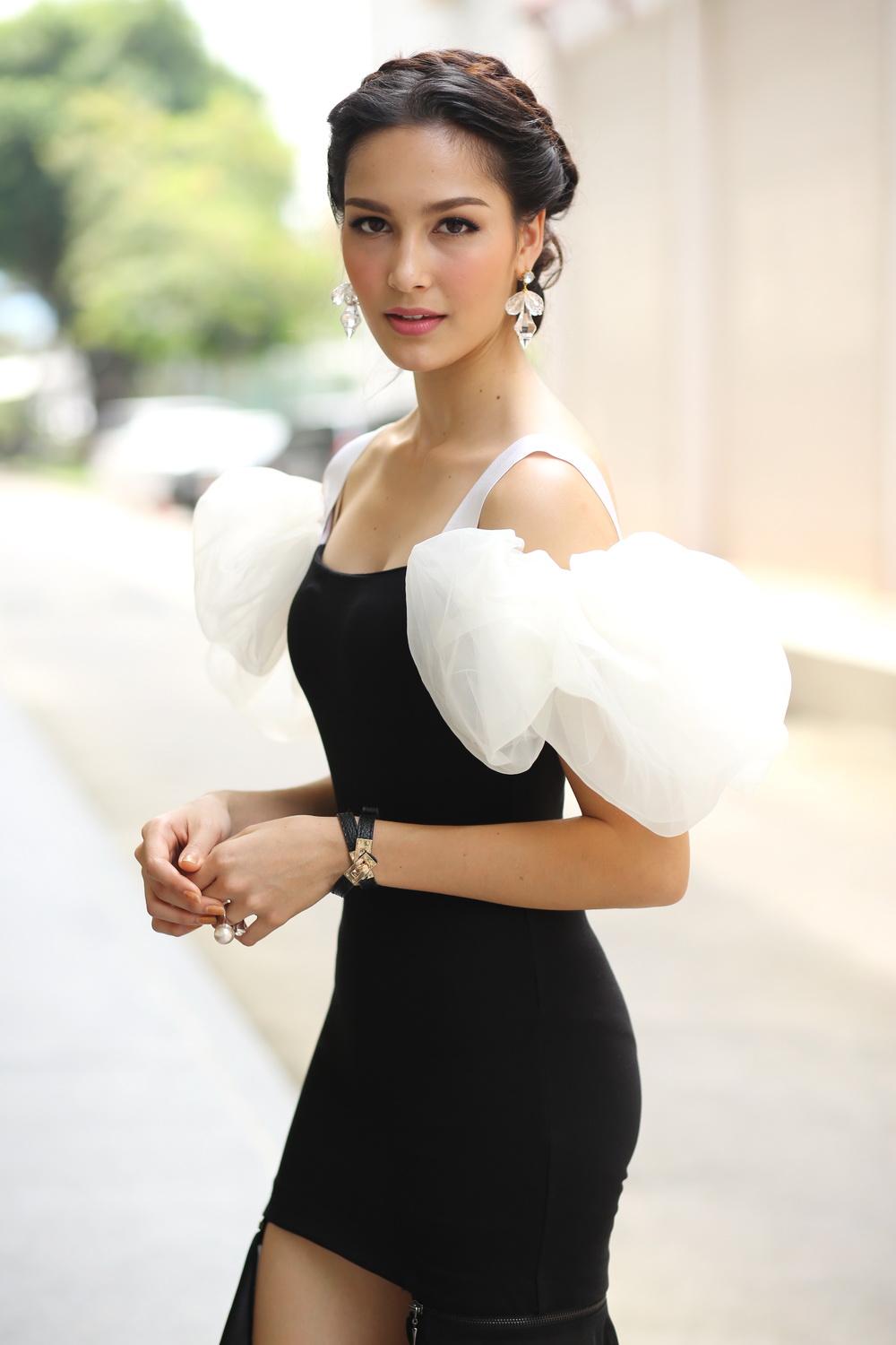กุหลาบเล่นไฟ