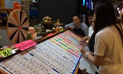 ที่เดียวจบ! แผงหวยจัดเต็มเรื่องของขลัง-ขอหวยได้ ให้โชคลูกค้าถูกรางวัลที่ 4 มาแล้ว