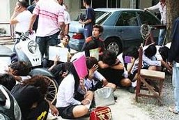 บุกรวบ! เด็กมัธยมปิดบ้านร้าง มั่วเสพยา