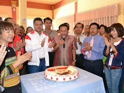 แดงหนองคายทำบุญวันเกิดให้ ทักษิณ