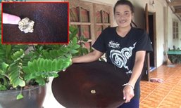 น้ำลดทองผุด! ชาวบ้านบางสะพานยิ้มออก แห่ร่อนทองคำ สาวใหญ่โชคดีพบทองหนัก 2 บาท