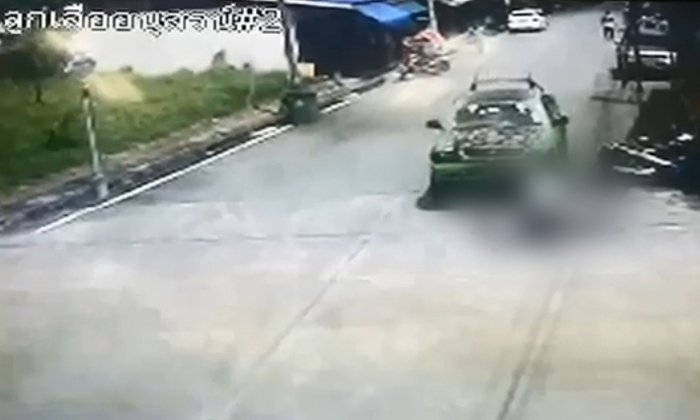 นาทีโหด หนุ่มใหญ่ขับรถชนลูกจ้างขยี้ทับซ้ำ แค้นถูกแอบตีท้ายครัว