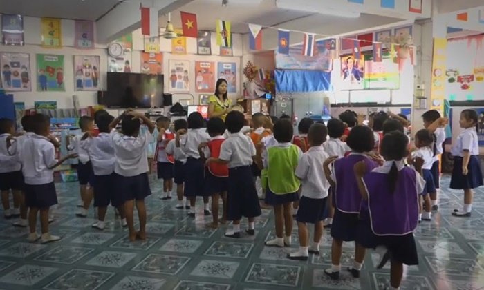 โรงเรียนเปิดใจสังคม ปมดราม่าตามหาคุณครู เงินเดือนแค่ 4,000 บาท