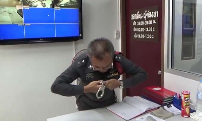 ประกาศจับ คนร้ายหนีศาล สะเดาะกุญแจมือ มีสาวมารอรับ