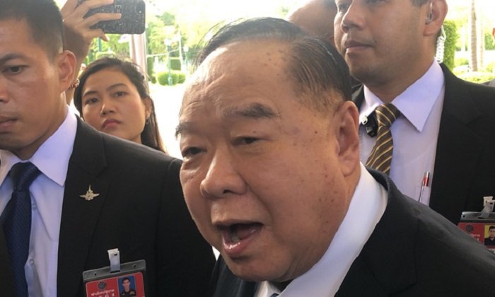 "ประวิตร" ปัดข่าว คสช. จัดงบซื้ออาวุธปี 60 เพิ่ม 6 เท่าจากปี 57