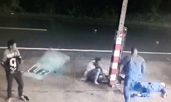 ฟุตบอลโลกอาบเลือด ไทย-จีนนั่งเชียร์ พูดไม่เข้าหู รุมต่อยกันเละ