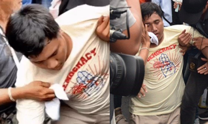 จับภาพนาที “จ่านิว” เป็นลมล้มวูบ กลางม็อบอยากเลือกตั้ง
