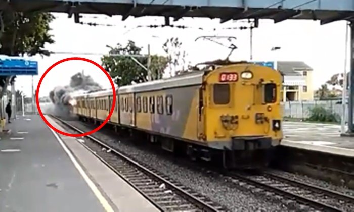 ผู้โดยสารตื่นตกใจ รถไฟขบวนนี้ร้อนแรง แล่นมากับเปลวเพลิง