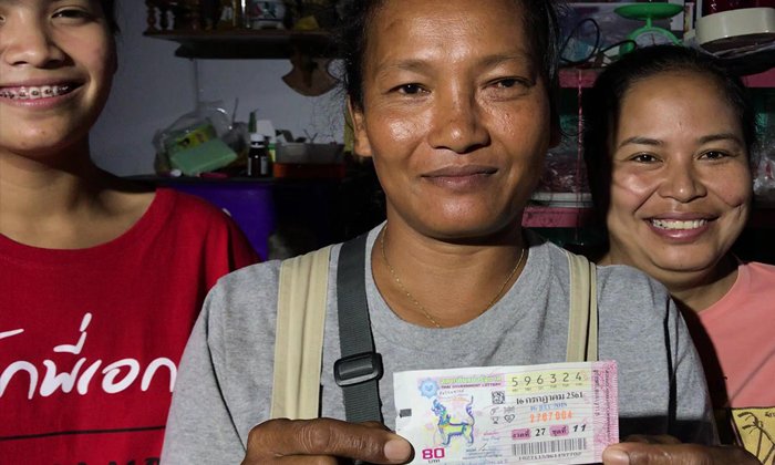 ดวงคนจะรวย! แม่ค้าถูกลอตเตอรี่รวย 6 ล้าน เตรียมบวชแก้เคล็ดหวั่นเป็นทุกขลาภ