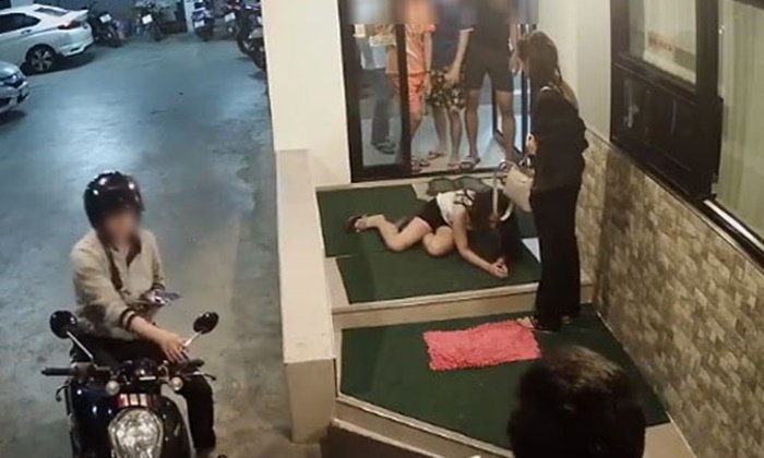 สาวชุดดำเผยนาทีช่วย "น้องฟาง" แฉสาวทอมโหดกระทืบสาหัส ยังอ้าง "แค่นี้ไม่แรง"