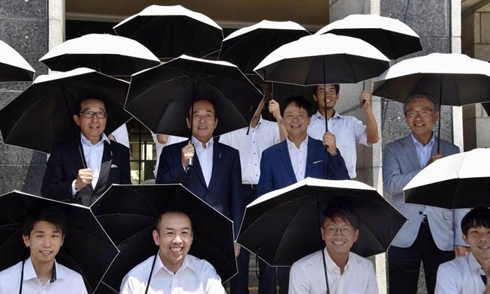 ผู้ชายพกร่มกันแดด เทรนด์ใหม่ในญี่ปุ่น หลังร้อนจัดจนเอาชนะความอาย
