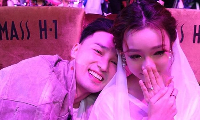 แฟนหนุ่ม "พลอย เดอะกิ๊ก" กราบขอโทษทุกคน หลังขอแต่งงานกลางเดี่ยวไมโครโฟน 12