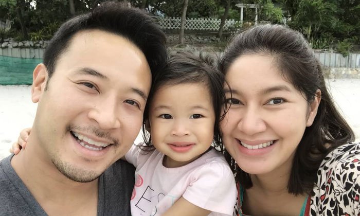 "เบนซ์-มิค" พาน้องปริม และลูกน้อยในท้อง 7 เดือน เที่ยวทะเล