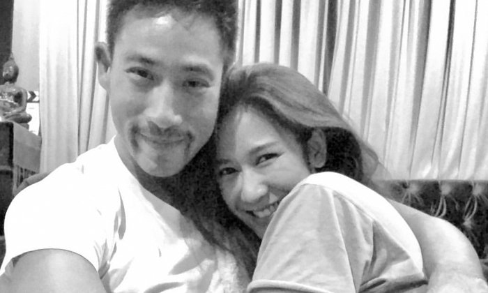 "ป๊อก - ตั๊ก" อวดภาพกอดกันแน่นในวันหยุด โมเมนต์สามีภรรยา น่ารักจริงๆ