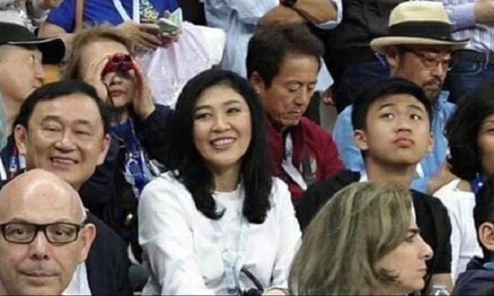"ทักษิณ" ควง "ยิ่งลักษณ์" ดูบอลโลกที่รัสเซีย แฟนคลับขอจับมือ-ถ่ายเซลฟี่