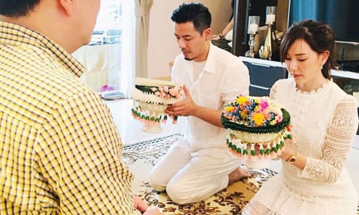 “เชน-แพร” ควงคู่ทำบุญขึ้นบ้านใหม่ แฟนคลับแห่ยินดีเพราะบรรยากาศคล้ายงานแต่ง
