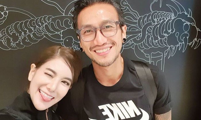 “ก้อย” โพสต์ภาพคู่ “ตูน บอดี้สแลม” ตัดผมสั้น เหมือนได้แฟนใหม่ เด็กลงไป 10 ปี