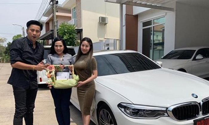 "บอล เชิญยิ้ม" โพสต์ภาพรถหรูคันใหม่ ราคาหลายล้าน คอหวยแห่ดูเลขทะเบียน