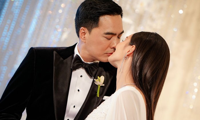"เคลลี่ ธนะพัฒน์" ประทับรอยจูบ "นาย ชนุชตรา" ฉลองวิวาห์สุดอลังการ
