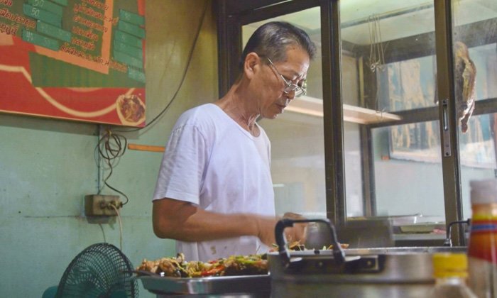 พระเมตตา "ในหลวง รัชกาลที่ 10" พลิกชีวิตร้านข้าวต้มนราฯ ยืนหยัดสู้ต่อหลังโดนระเบิด