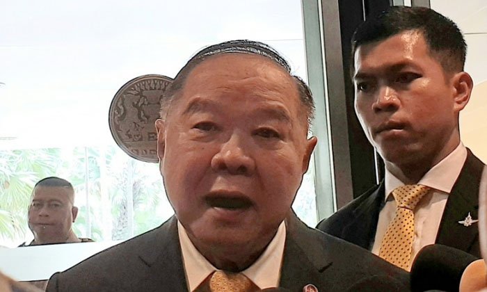 "บิ๊กป้อม" ฟันธง! มีคนสั่งเด็กให้ทำพานไหว้ครูล้อการเมือง
