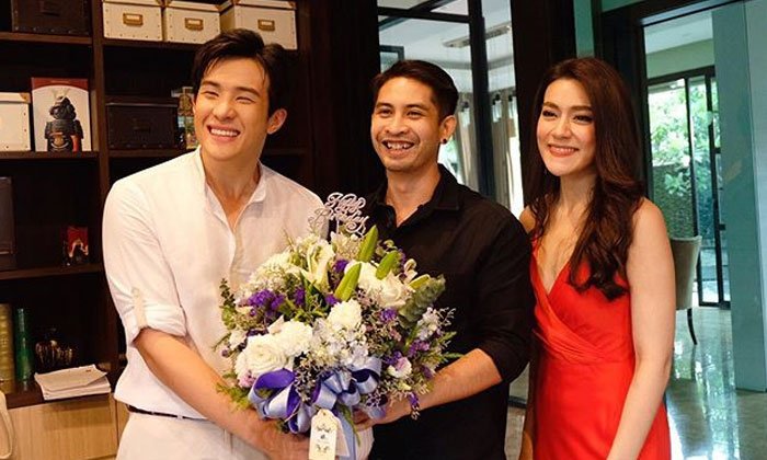ภาพนี้ดีต่อใจ "คิมเบอร์ลี่" ร่วมยกเค้กอวยพรวันเกิด "เจ็ท ณัฐพงศ์"