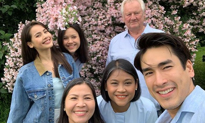"ญาญ่า" พา "ณเดชน์" เที่ยวบ้านที่นอร์เวย์ กรุ๊ปช็อตครอบครัวนัดใส่ธีมสีฟ้า