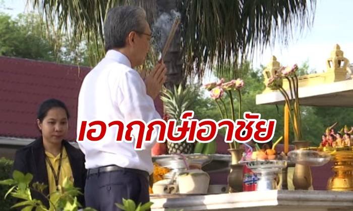 "สมคิด" เข้าทำเนียบ ไหว้ศาลก่อนทำงาน รองนายก ครม.ประยุทธ์ 2