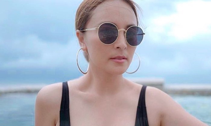 ทีเด็ดคุณแม่ "นานา ไรบีนา" แหวกอกเล่นน้ำ ชุดนี้โฟกัสจุดอื่นไม่ได้จริงๆ