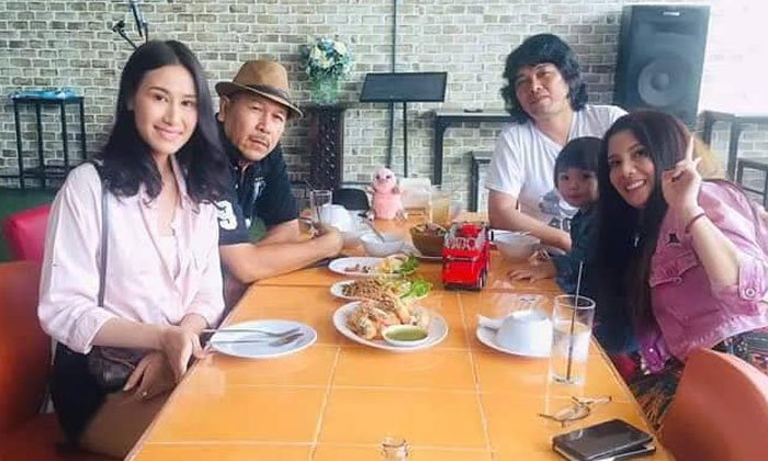 "เสก-กานต์" พร้อมหน้า "แซนวิช" ภาพสุดอบอุ่น ให้สร้อยทองรับขวัญ "น้องลีออง"