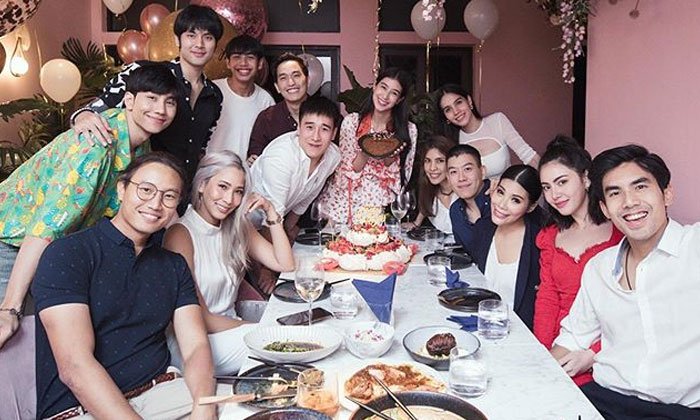ปาร์ตี้วันเกิด "มิ้นต์ ชาลิดา" แต่ทำไมโฟกัสไปอยู่ที่คู่ "ใหม่-เต๋อ"