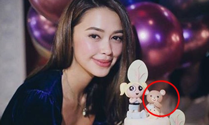 จับสังเกตเค้กรูปหมีวันเกิด "แพทริเซีย" ถูกเชื่อมโยงกับภาพล่าสุดของ "โน้ต วิเศษ"