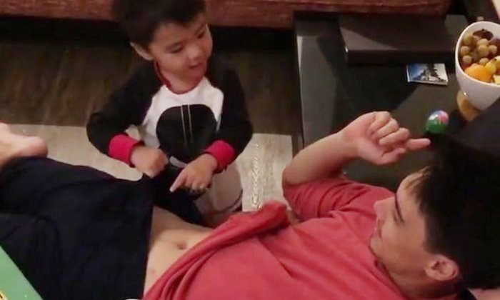 “น้องดีแลน” เจองูอีกแล้ว คราวนี้บุกเปิดถึงรัง ช่วยพ่อการันตี “งูตัวใหญ่มาก”