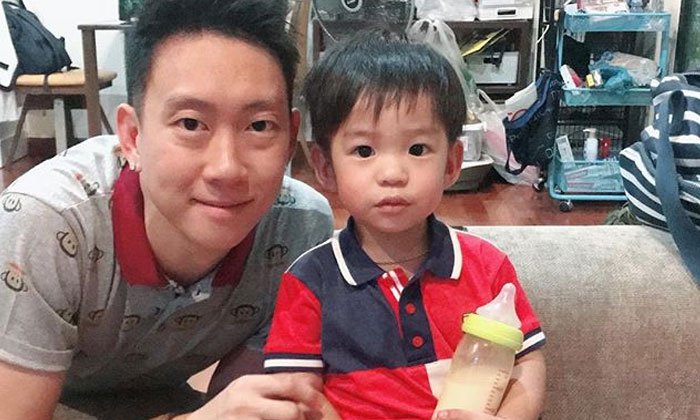 สำเนาถูกต้อง ภาพที่สอง "น้องเรซซิ่ง" ถ่ายคู่กับ "พ่อเบนซ์"