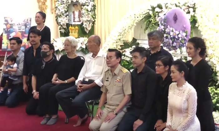 บรรยากาศเคลื่อนศพ "โอ วรุฒ" มาวัดลัฎฐิวัน "นีโน่" และเพื่อนๆ ร่วมส่งครั้งสุดท้าย