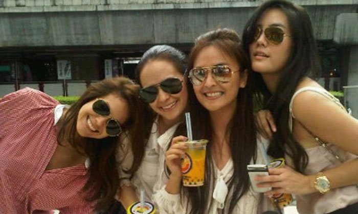 ย้อนเวลา 8 ปี "แก๊งนางฟ้า" ไม่เคยตกเทรนด์ ใช้บีบี กินชานมไข่มุก