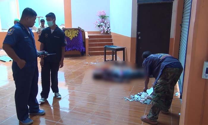 อากาศร้อนเป็นเหตุ-คนงานรื้อหลังคาโรงเรียน ก่อนเหยียบกระเบื้องหลังคาพลัดตกลงมาดับ