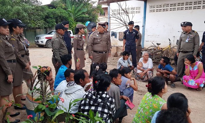 “ตม.ตาก” จับสะบั้น! กวาดเหี้ยนแรงงานเถื่อนตามคำสั่ง “บิ๊กโจ๊ก” วันเดียวรวบ 300 ราย