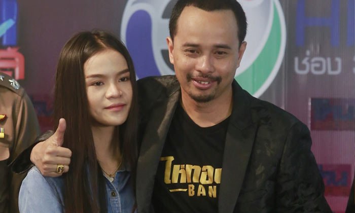 "อาม ชุติมา" กราบ "ประจักษ์ชัย" เคลียร์ใจต่อหน้าสื่อ ยุติมหากาพย์ไหทองคำ